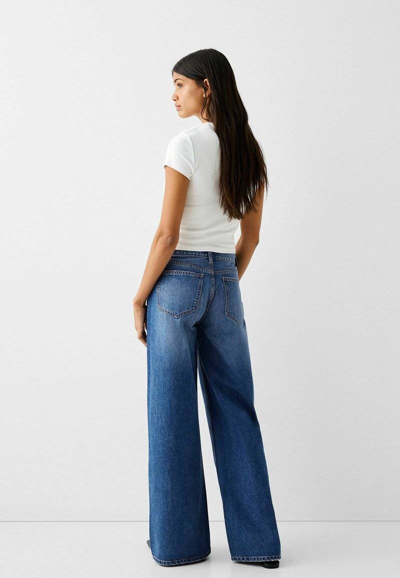 Bershka Bershka WIDE-LEG - Relaxed fit jeans - dark blue Black Friday