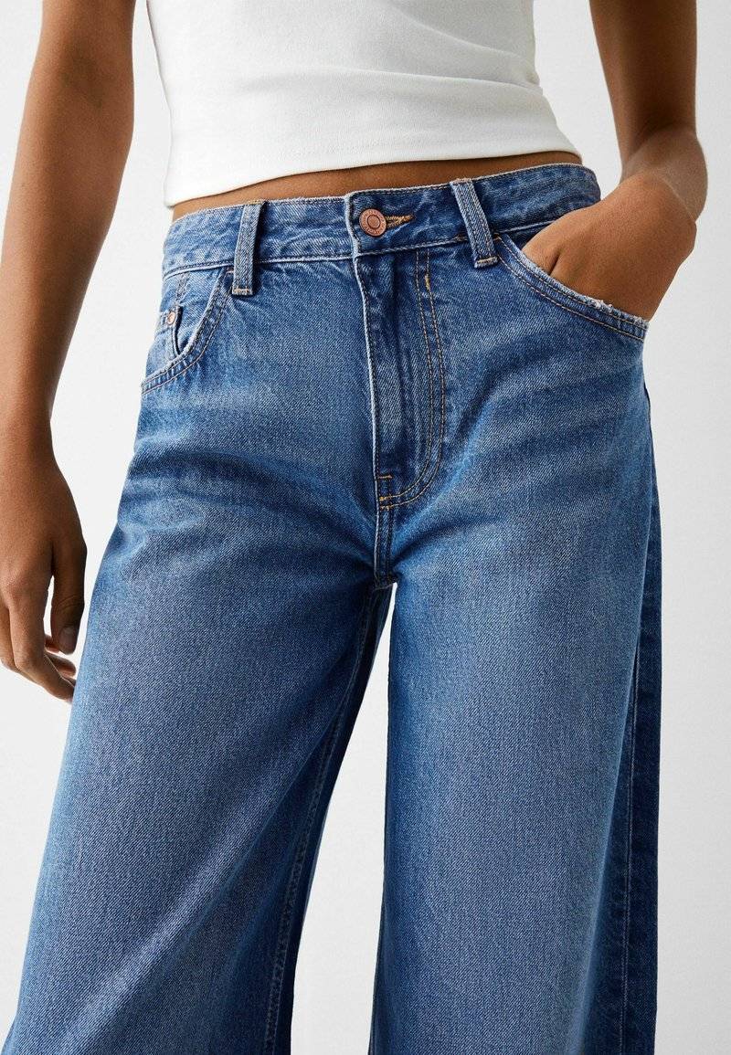 Bershka Bershka WIDE-LEG - Relaxed fit jeans - dark blue Black Friday