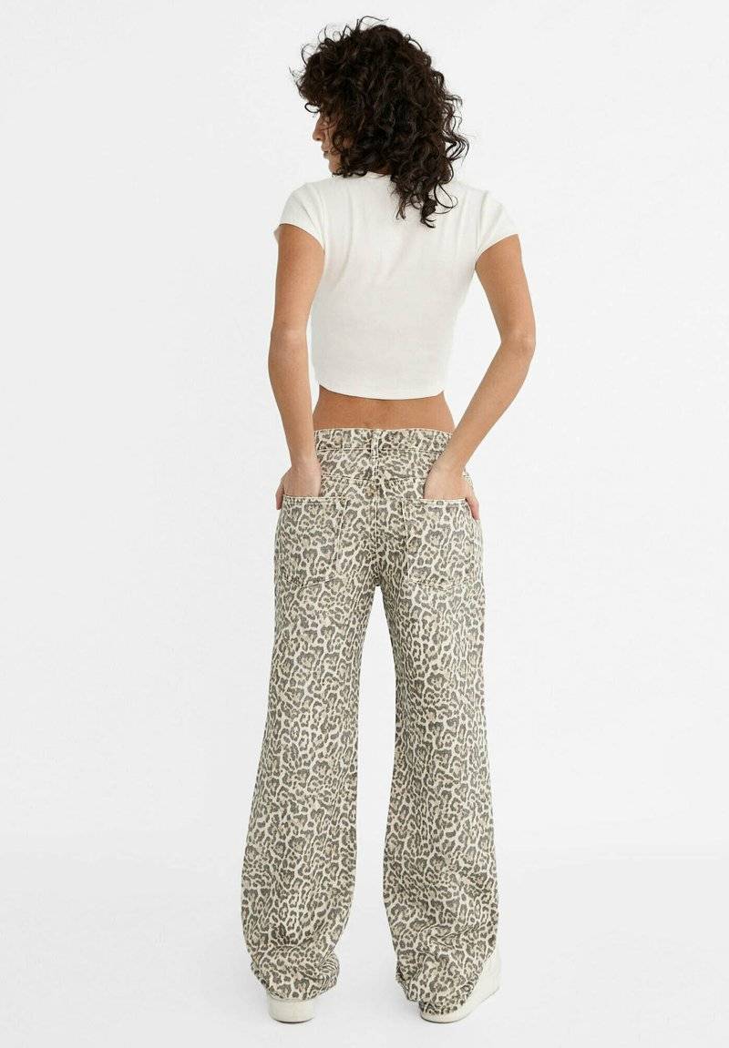 Stradivarius Stradivarius PRINTED - Straight leg jeans - camel Cyber Monday