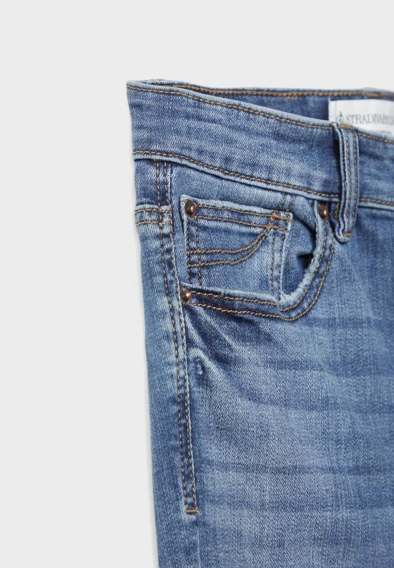 Stradivarius Stradivarius Jeans Skinny Fit - blue denim Lagerräumung