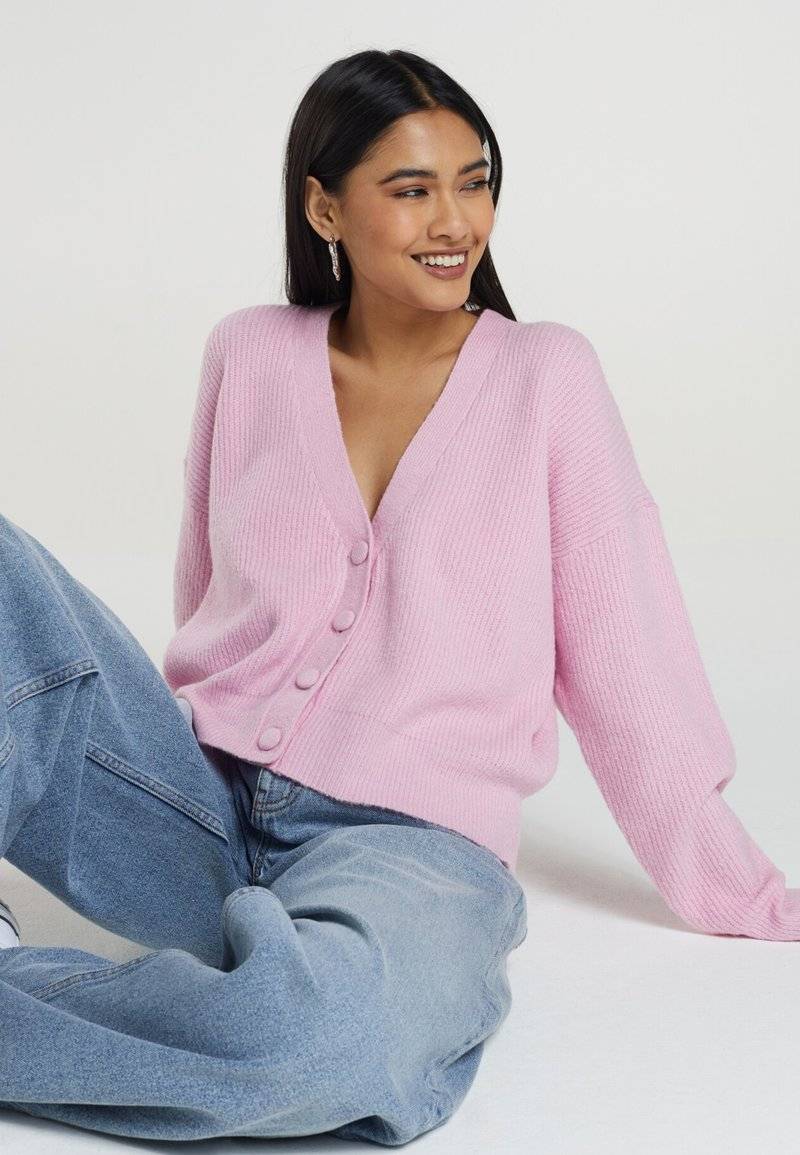 Brave Soul Brave Soul LKC-230DAFFIE - Cardigan - pink Nur noch ein Tag übrig