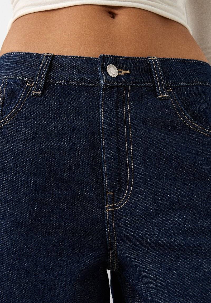 Bershka Bershka WIDE-LEG - Relaxed fit jeans - royal blue 50% Rabatt mit kostenlosem Versand