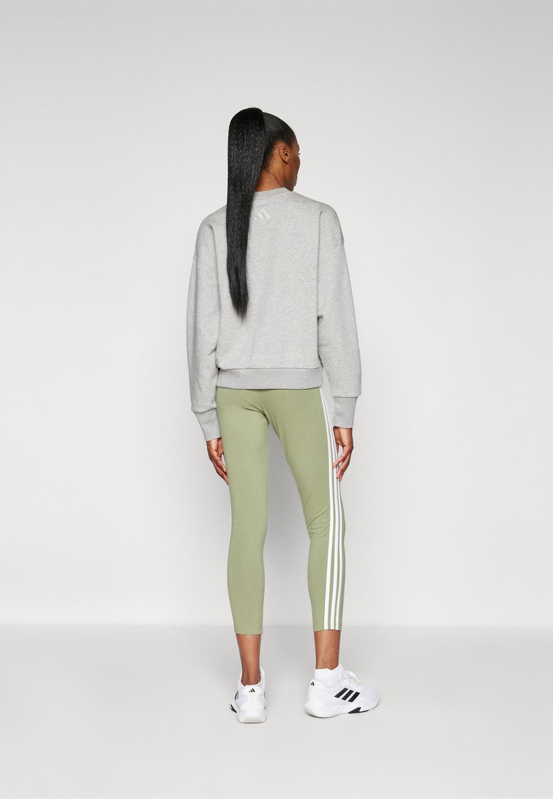 adidas Sportswear adidas Sportswear ESSENTIALS 3 STRIPES HIGH WAISTED - Leggings - tent green Lagerräumung