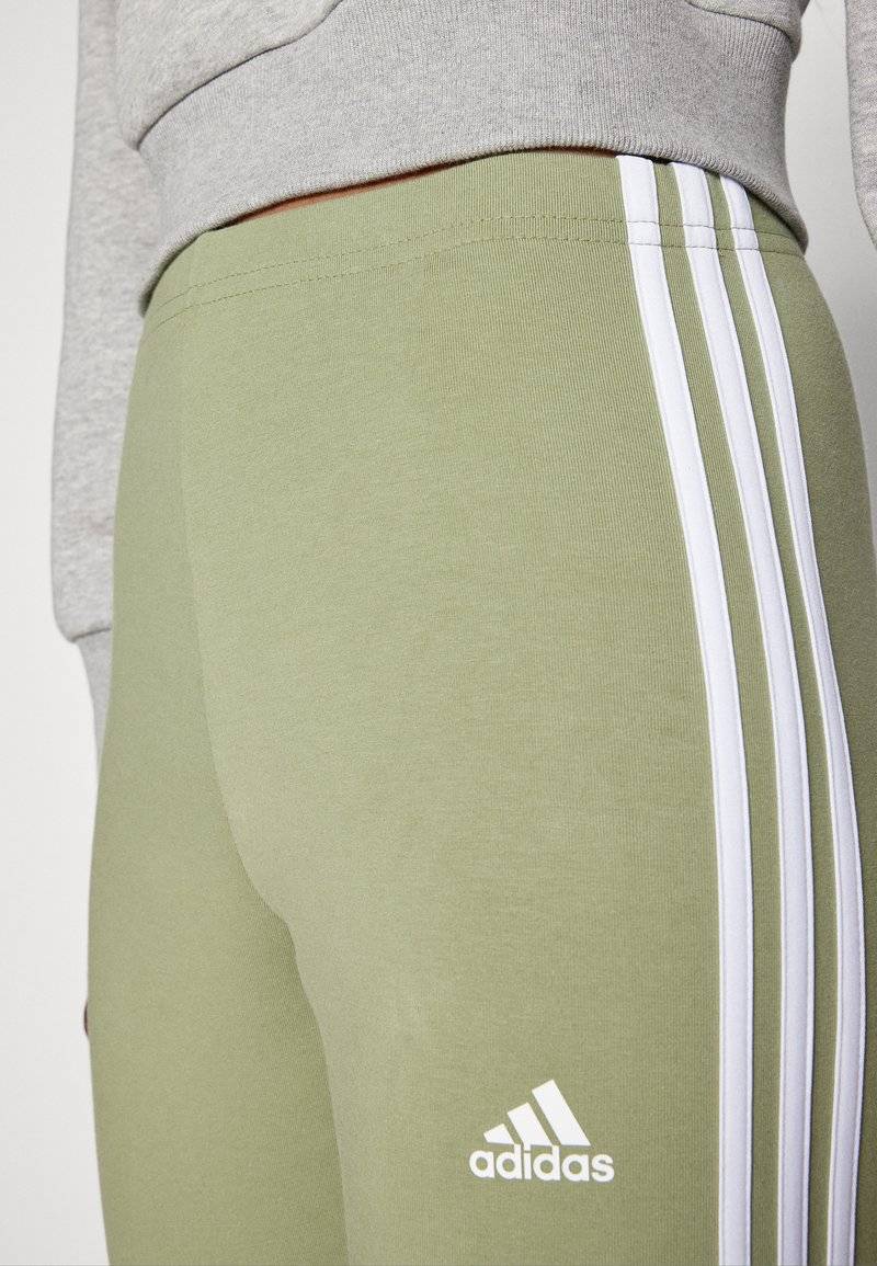 adidas Sportswear adidas Sportswear ESSENTIALS 3 STRIPES HIGH WAISTED - Leggings - tent green Lagerräumung