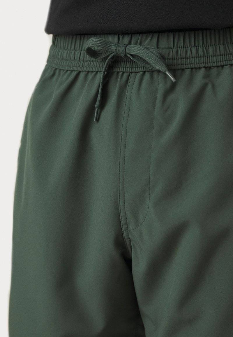 Nike Performance Nike Performance FORM SHORT - Sports shorts Exklusive Angebote