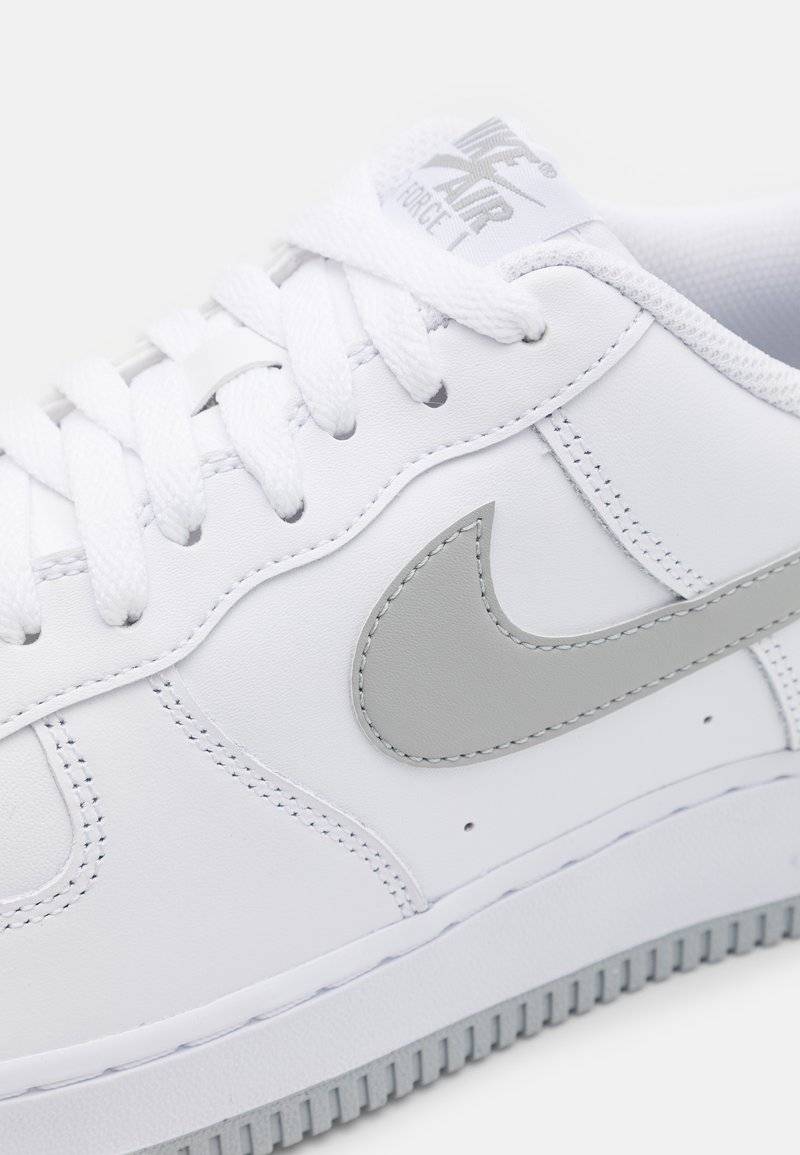 Nike Sportswear Nike Sportswear AIR FORCE 1 '07 - Trainers JETZT KAUFEN