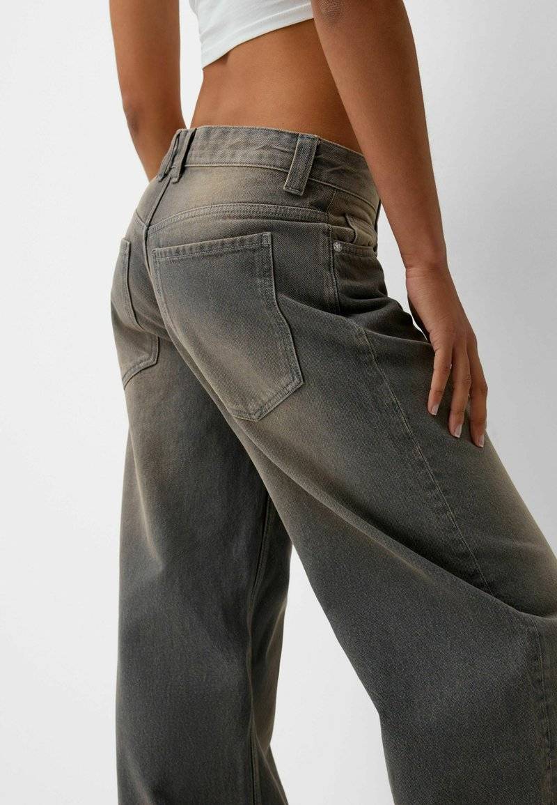 Bershka Bershka BALLOON FIT - Relaxed fit jeans - mottled dark grey Rabatt