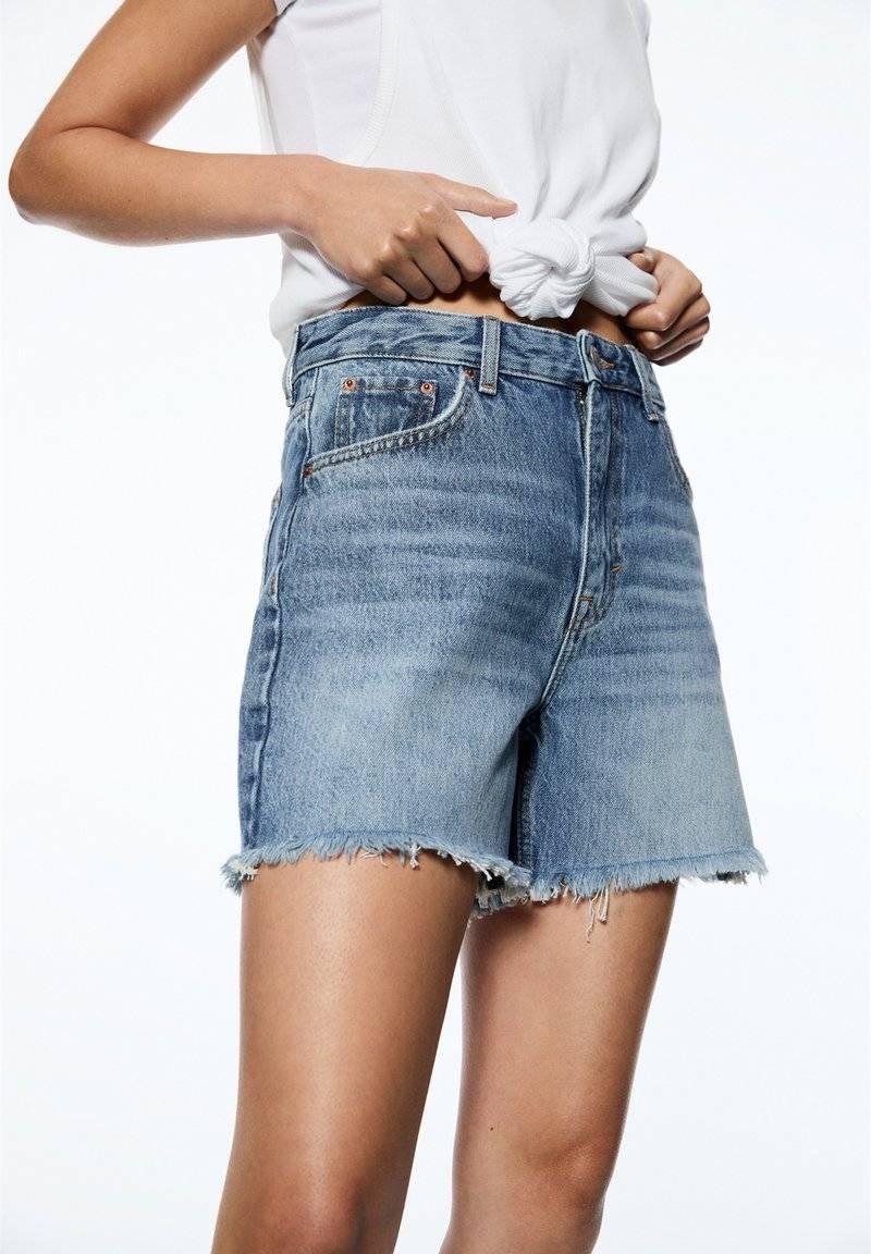 PULL&BEAR PULL&BEAR HIGH-WAIST - BERMUDA - Denim shorts - blue denim Versandkostenfrei