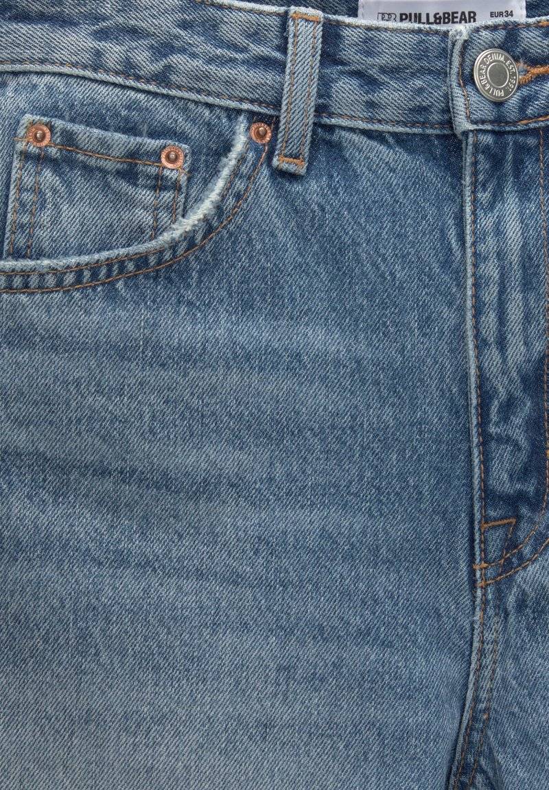 PULL&BEAR PULL&BEAR HIGH-WAIST - BERMUDA - Denim shorts - blue denim Versandkostenfrei