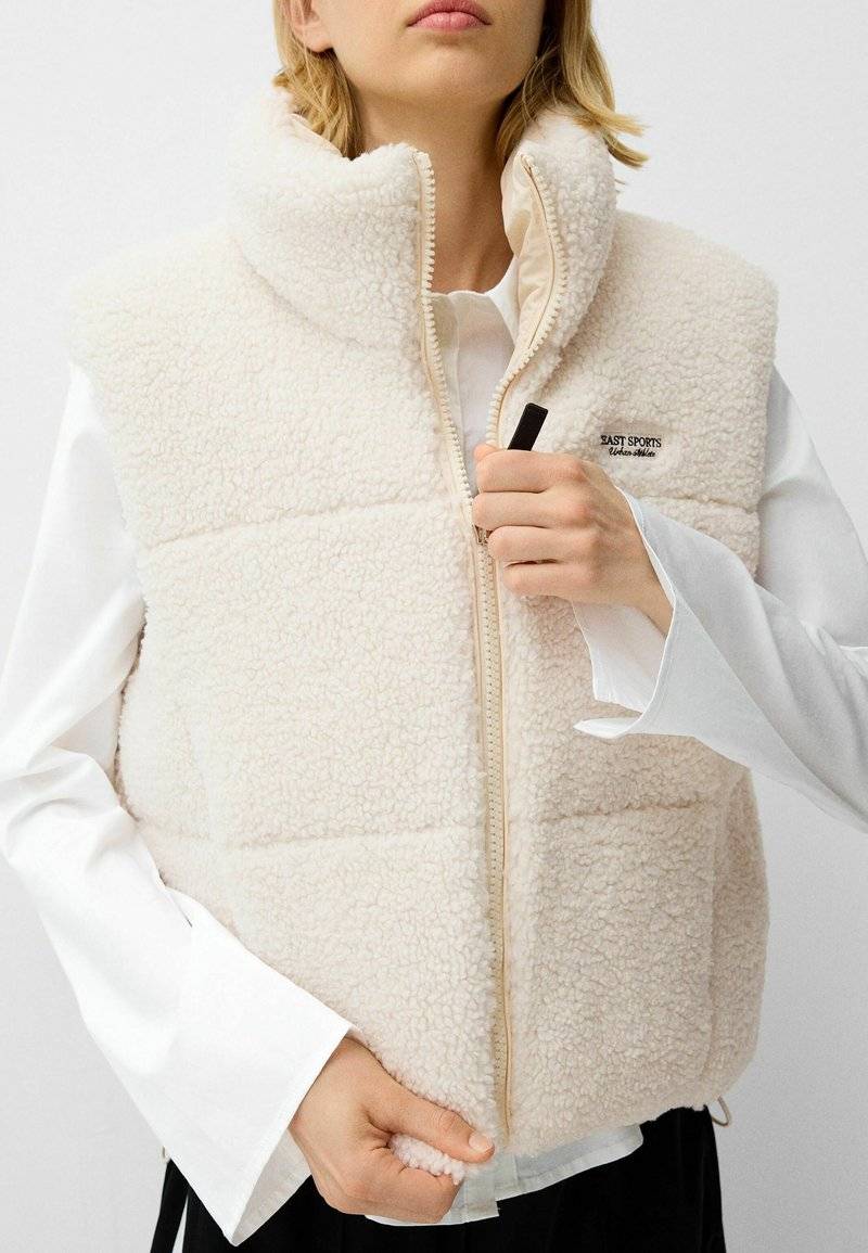 Bershka Bershka REVERSIBLE - Waistcoat - white Begrenztes Angebot