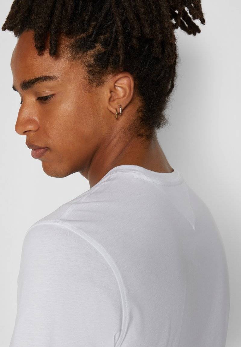 Tommy Jeans Tommy Jeans SLIM TEE - Basic T-shirt - classic white Top Angebot
