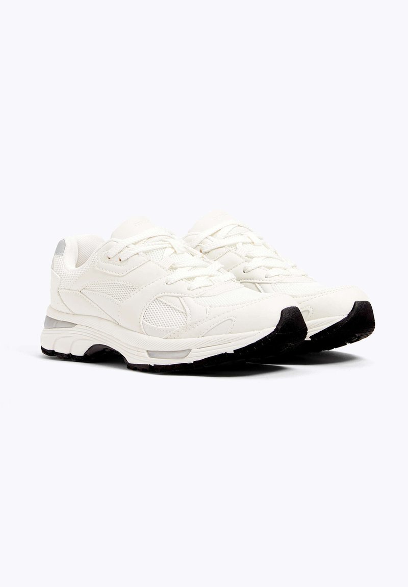 OYSHO OYSHO RETRO RUNNING - Training shoe - white Kauf eins, bekomm eins gratis
