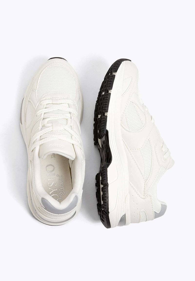 OYSHO OYSHO RETRO RUNNING - Training shoe - white Kauf eins, bekomm eins gratis