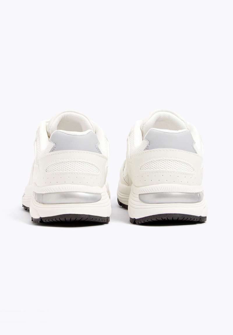 OYSHO OYSHO RETRO RUNNING - Training shoe - white Kauf eins, bekomm eins gratis