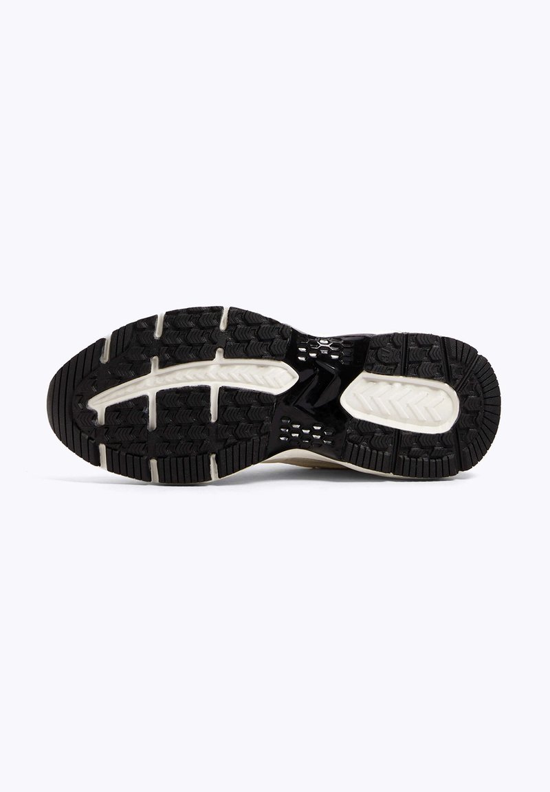 OYSHO OYSHO RETRO RUNNING - Training shoe - white Kauf eins, bekomm eins gratis
