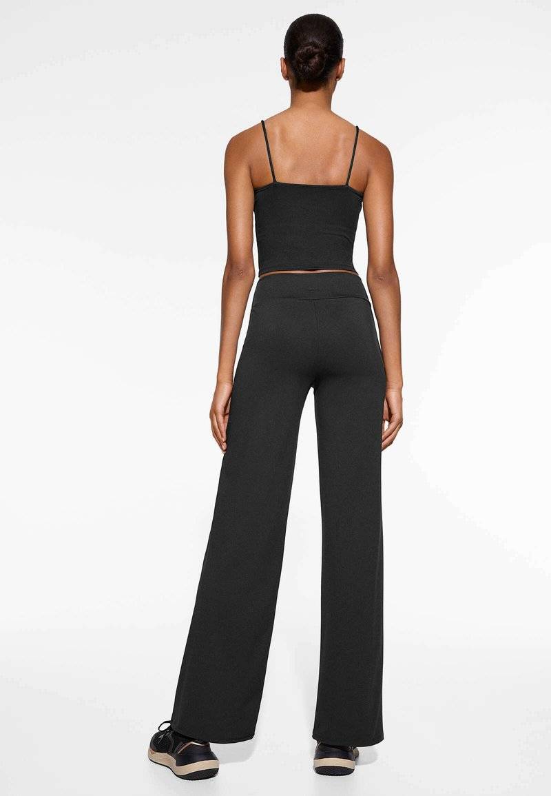 OYSHO OYSHO HIGH-RISE COMFORTLUX STRAIGHT-LEG - Trousers - black VIP-Rabatte