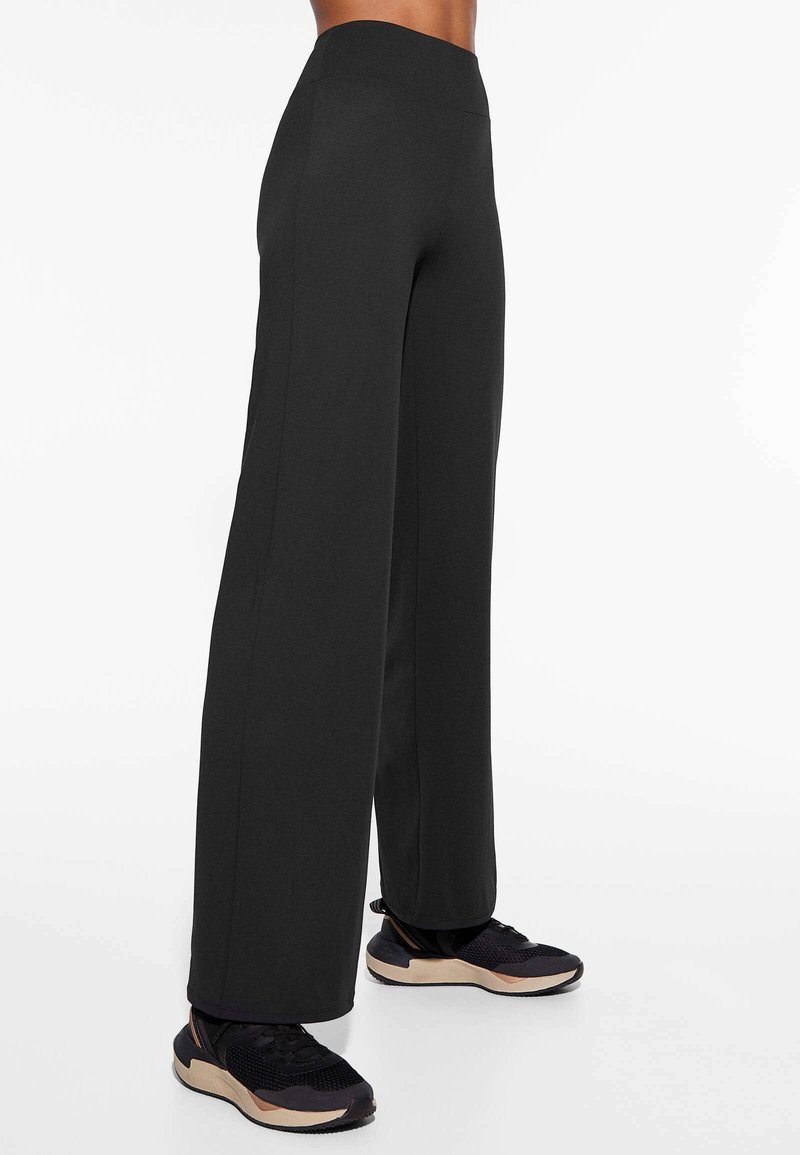 OYSHO OYSHO HIGH-RISE COMFORTLUX STRAIGHT-LEG - Trousers - black VIP-Rabatte