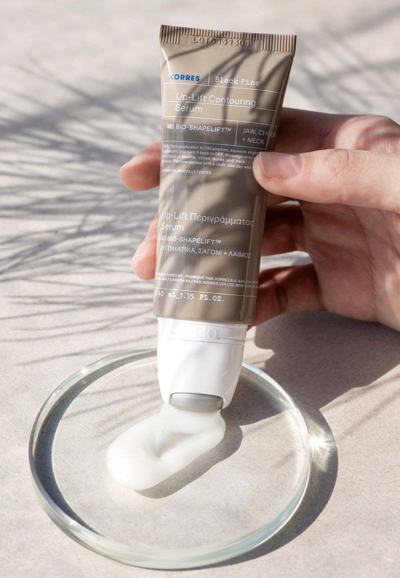 KORRES KORRES BLACK PINE 4D BIOSHAPELIFT™ FIRMING AND RE-CONTOURING SERUM - Serum Bis zu 55% Rabatt