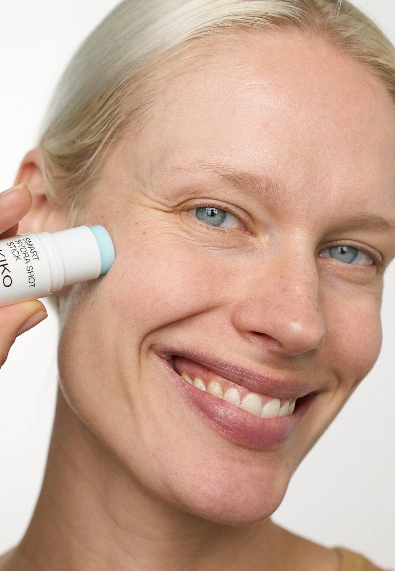 KIKO Milano KIKO Milano SMART HYDRASHOT STICK - Face cream Outlet