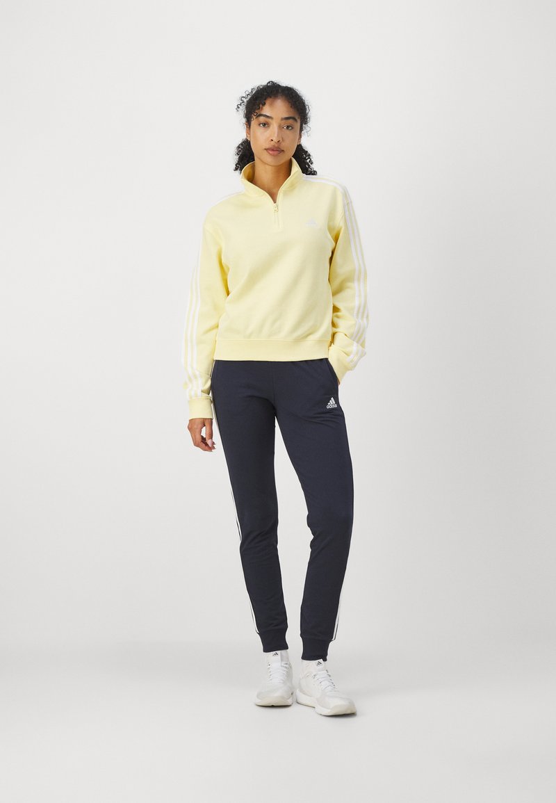 adidas Sportswear adidas Sportswear ESSENTIALS 3-STRIPES QUARTER ZIP - Sweatshirt - almost yellow Lagerräumung