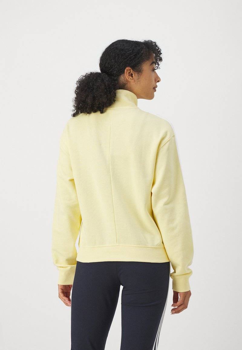 adidas Sportswear adidas Sportswear ESSENTIALS 3-STRIPES QUARTER ZIP - Sweatshirt - almost yellow Lagerräumung