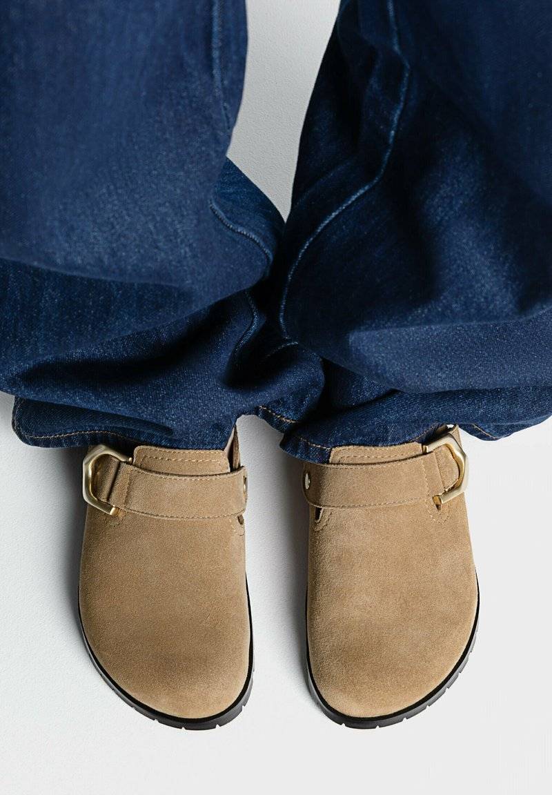 Stradivarius Stradivarius WITH BUCKLE DETAILS - Clogs - beige Tiefpreis