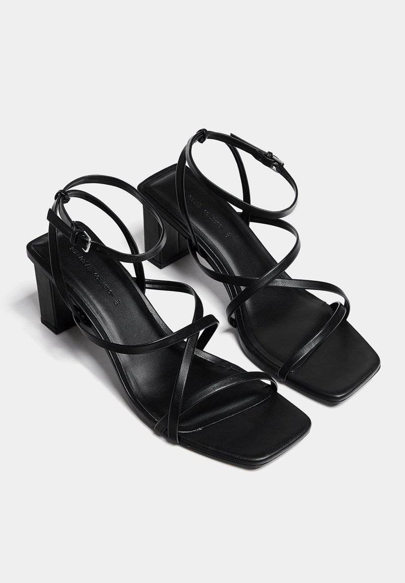 PULL&BEAR PULL&BEAR WITH CROSSOVER STRAPS - Sandals - black Letzte 2 Tage