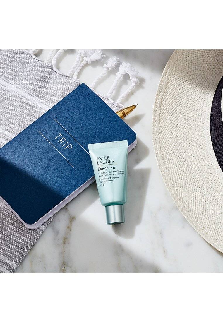 ESTÉE LAUDER ESTÉE LAUDER DAYWEAR SHEER TINT RELEASE ADVANCED MULTI-PROTECTION ANTI-OXIDANT MOISTURIZER SPF 15 - Face cream Auslauf