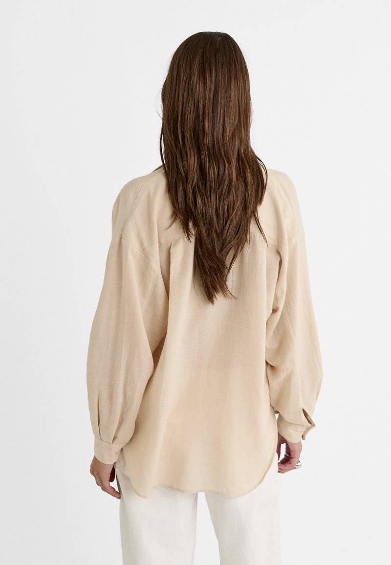 Stradivarius Stradivarius RUSTIKALES DAILY - Button-down blouse - beige Großer Ausverkauf