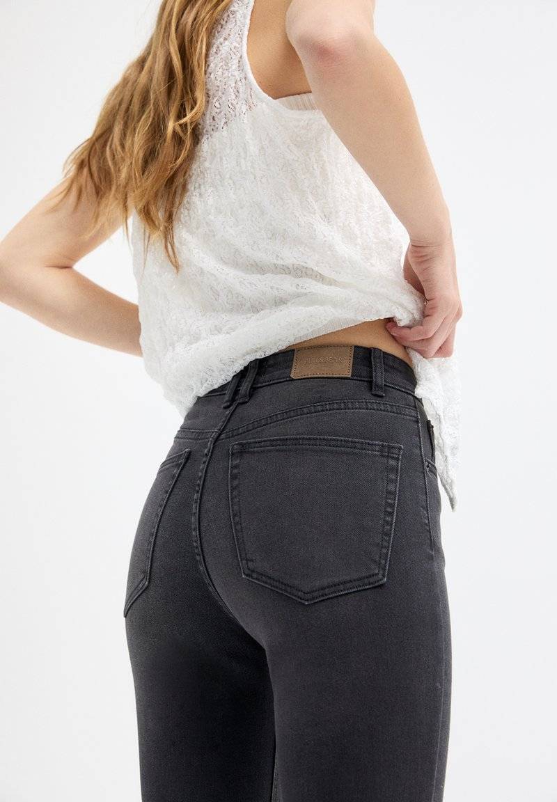 PULL&BEAR PULL&BEAR BASIC MOM COMFORT - Straight leg jeans - black Begrenztes Angebot