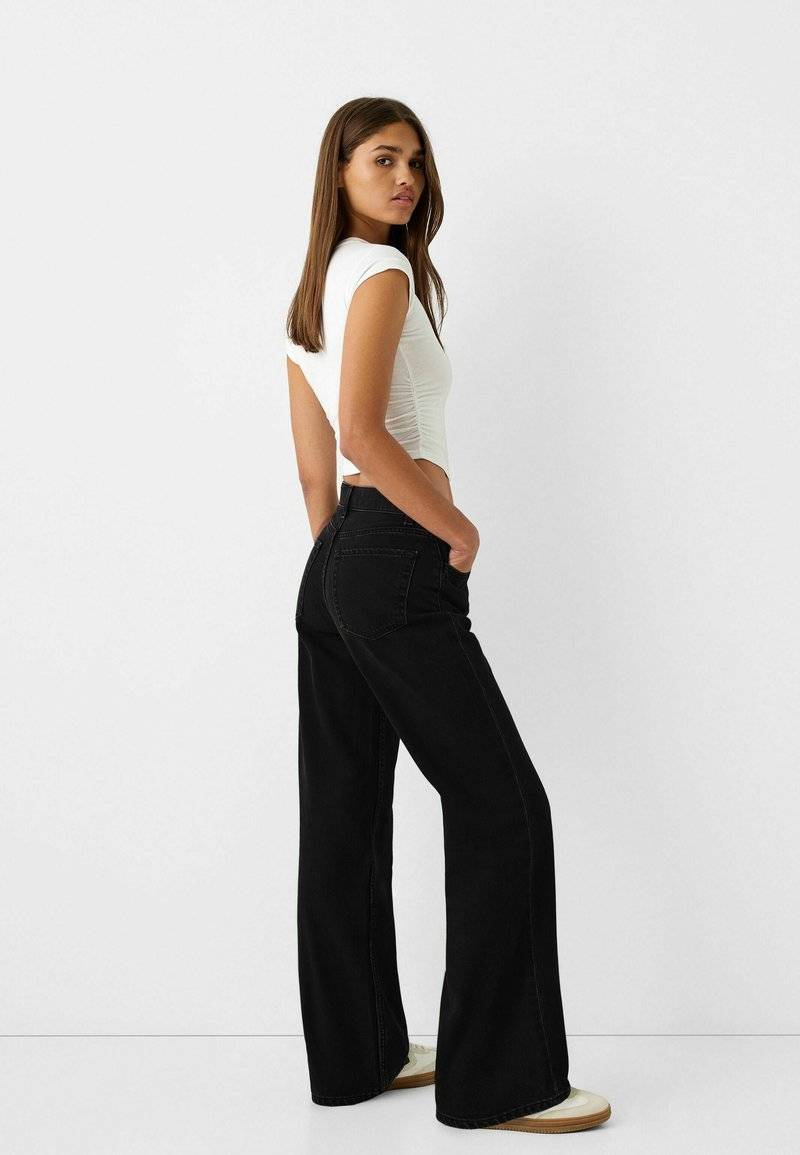 Bershka Bershka Flared Jeans - black Vatertagsangebot