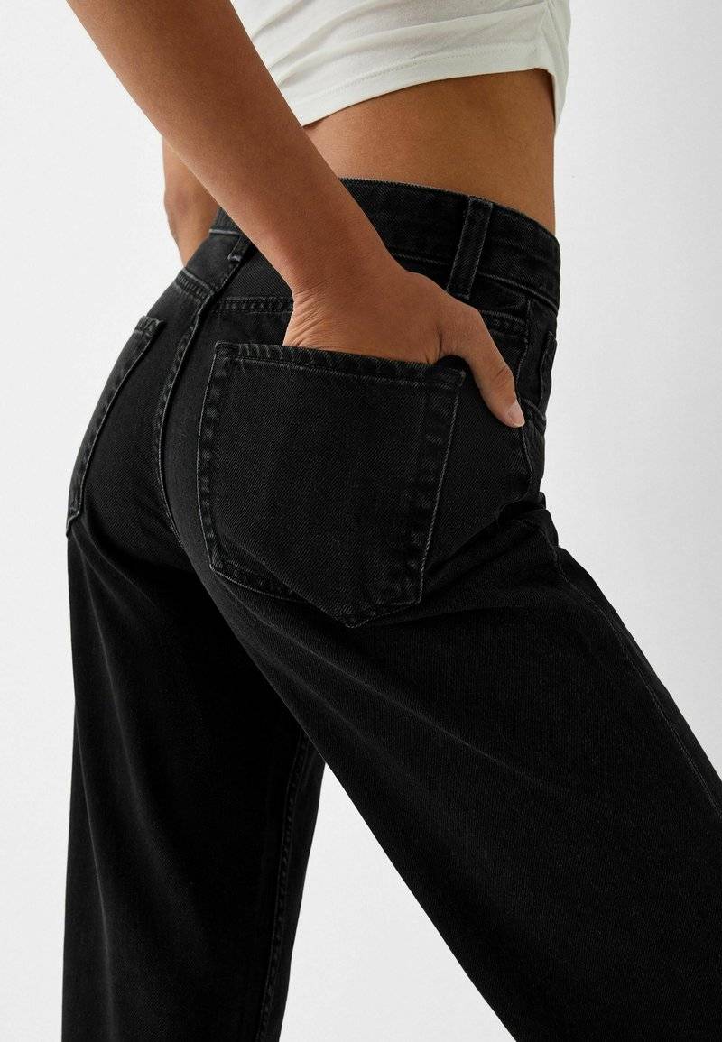 Bershka Bershka Flared Jeans - black Vatertagsangebot