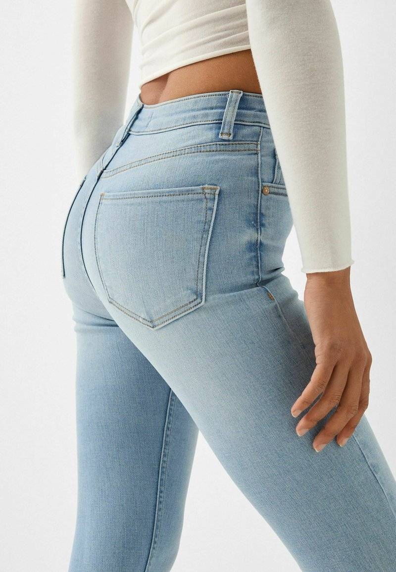 Bershka Bershka SUPER - Jeans Skinny Fit - light blue Neueste Mode