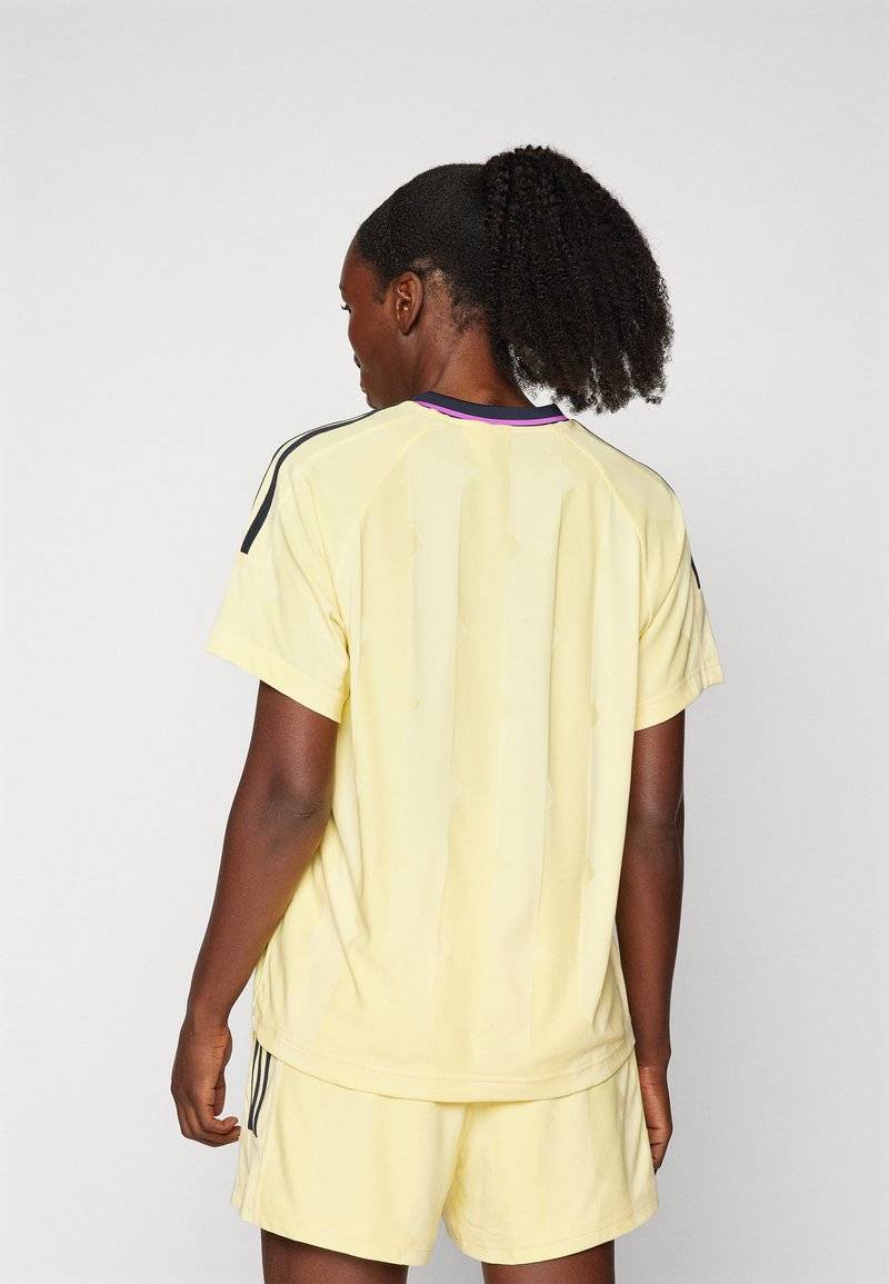 adidas Sportswear adidas Sportswear TIRO CUT STRIPES BOYFRIEND - Print T-shirt - almost yellow Super Sparpreis