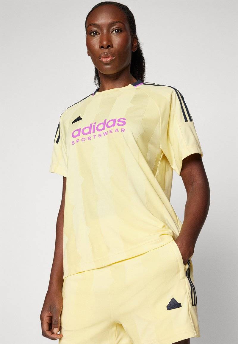 adidas Sportswear adidas Sportswear TIRO CUT STRIPES BOYFRIEND - Print T-shirt - almost yellow Super Sparpreis