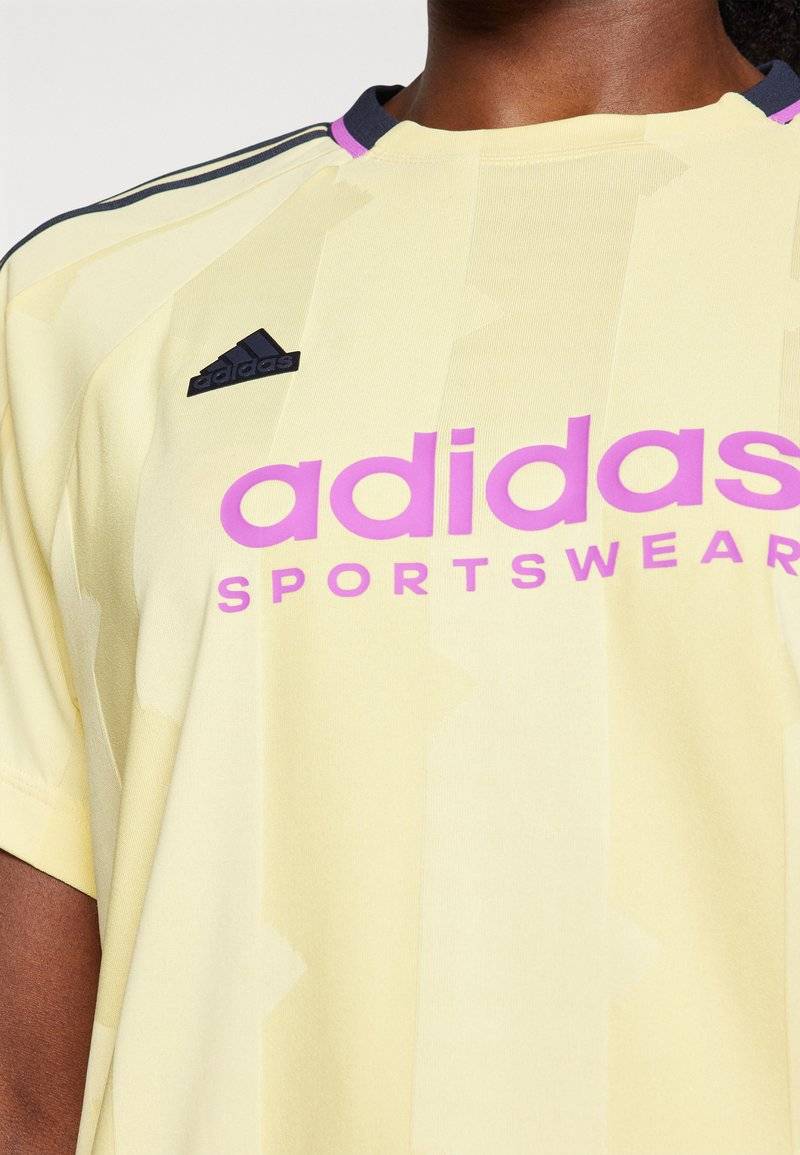 adidas Sportswear adidas Sportswear TIRO CUT STRIPES BOYFRIEND - Print T-shirt - almost yellow Super Sparpreis