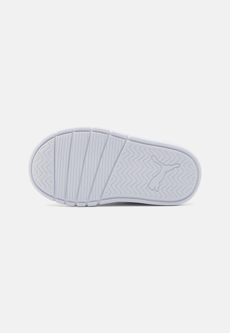 Puma Puma COURTFLEX V3 UNISEX - Walking trainers Zeitbegrenzte Promotion