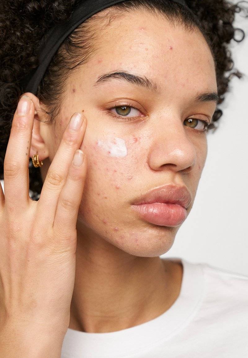 BABOR BABOR GENTLE PEELING CREAM - Facial scrub & peel zollfrei