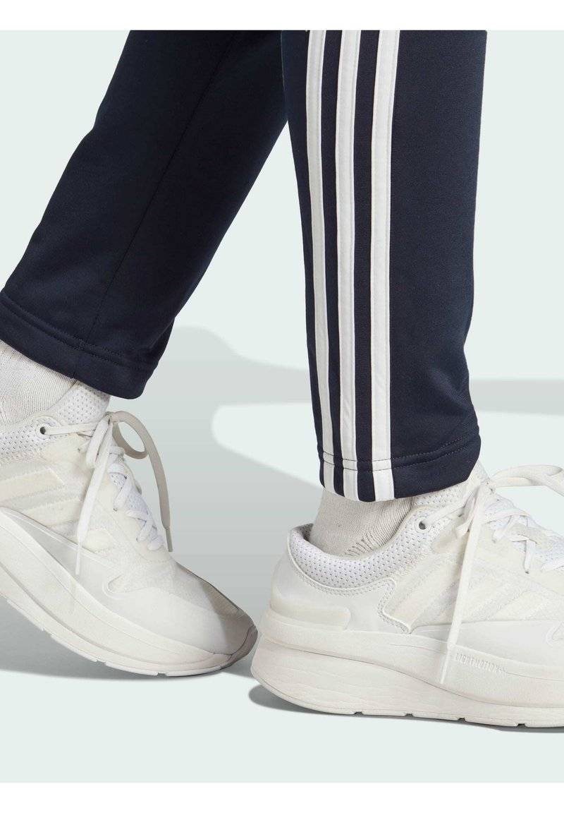 adidas Sportswear adidas Sportswear ESSENTIALS 3-STRIPES - Tracksuit - legend ink white Saisonschlussverkauf