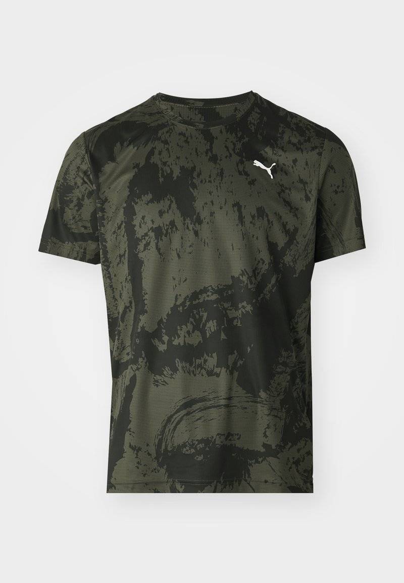 Puma Puma TRAIN ALL DAY TEE - Print T-shirt - dark olive Osterangebot