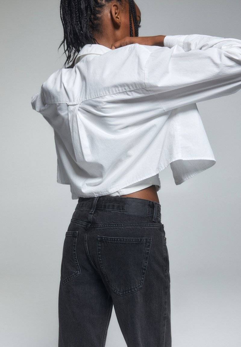 PULL&BEAR PULL&BEAR MID-WAIST - Straight leg jeans - black Kauf eins, bekomm eins gratis