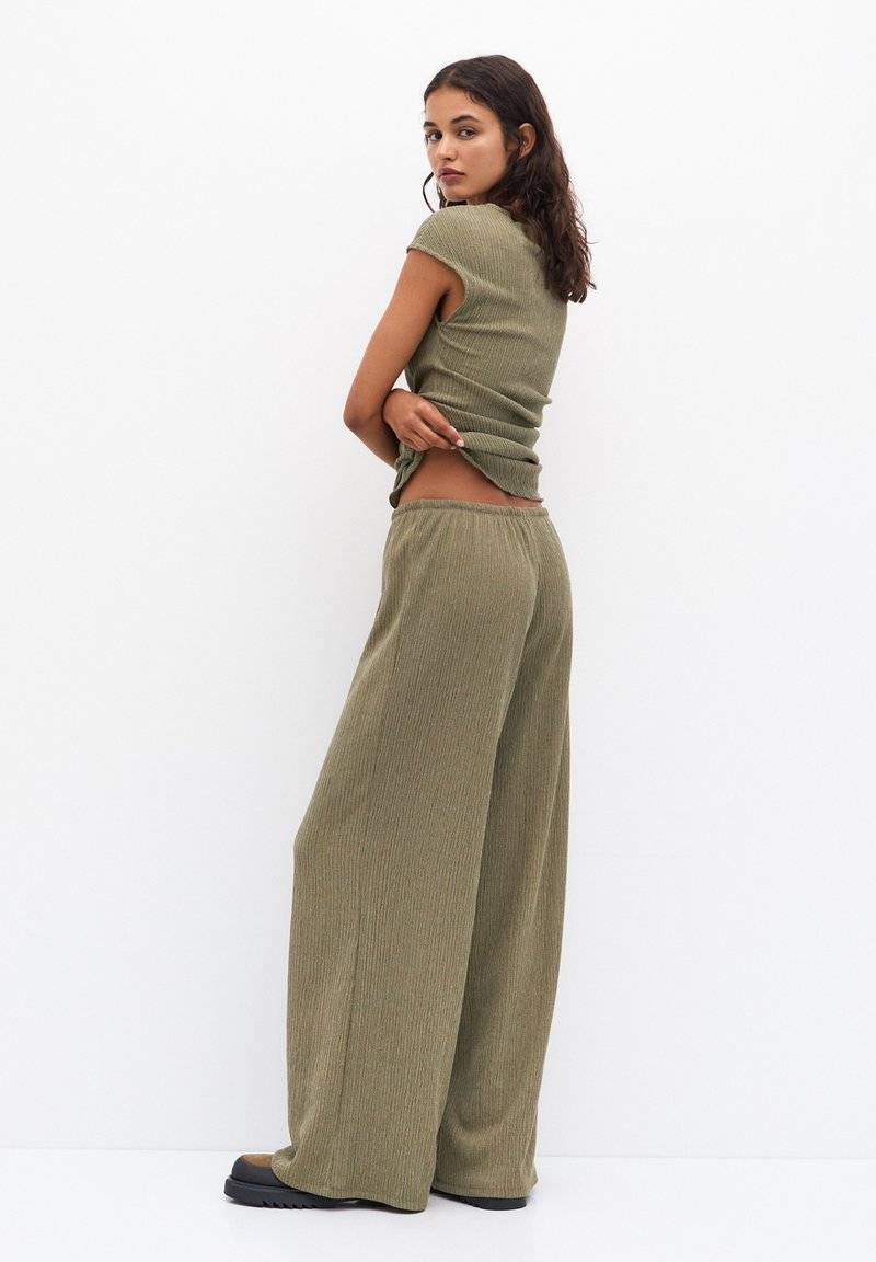 PULL&BEAR PULL&BEAR WIDE-LEG FLOWING - Trousers - khaki Sonderangebote