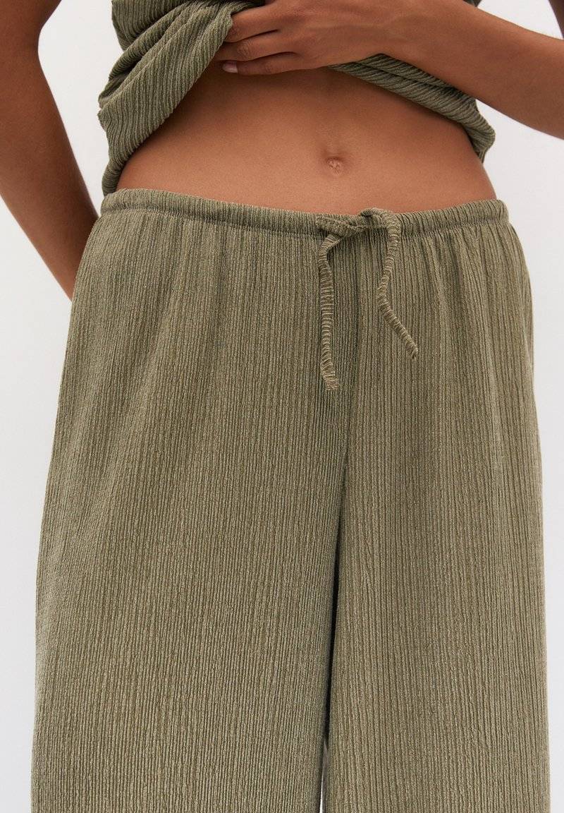 PULL&BEAR PULL&BEAR WIDE-LEG FLOWING - Trousers - khaki Sonderangebote