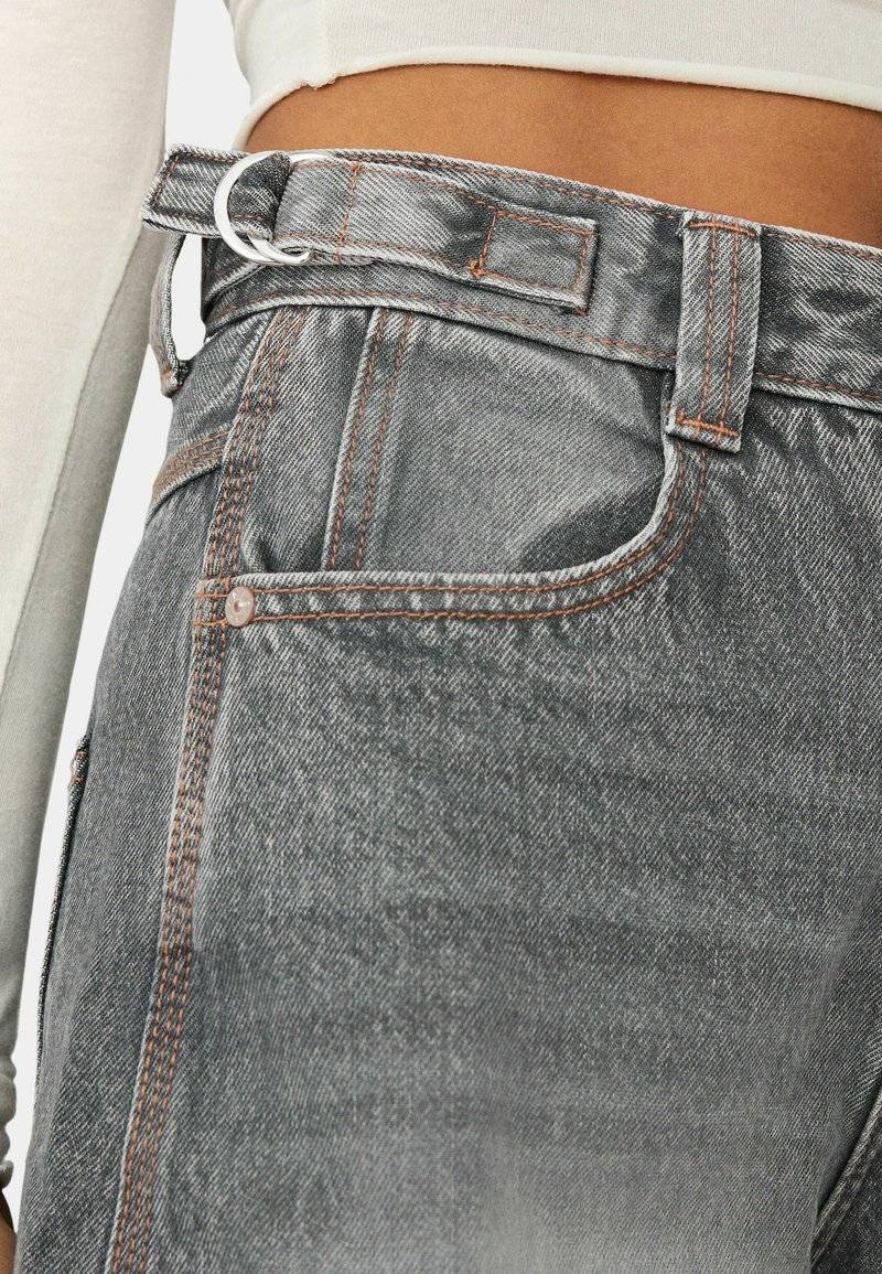 Bershka Bershka WIDE BALLOON CARPENTER - Relaxed fit jeans - grey Kostenlose Rückgabe