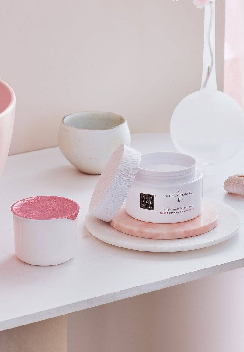 Rituals Rituals BODY CREAM REFILL THE RITUAL OF SAKURA - FLORAL - CHERRY BLOSSOM & RICE MILK - Moisturiser Blitzverkäufe
