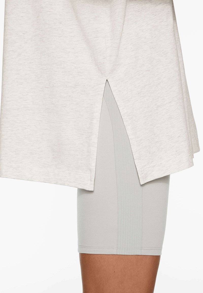 OYSHO OYSHO SHORT SLEEVE - Basic T-shirt - mottled light grey Fabrikpreis