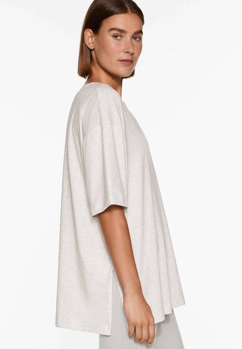 OYSHO OYSHO SHORT SLEEVE - Basic T-shirt - mottled light grey Fabrikpreis