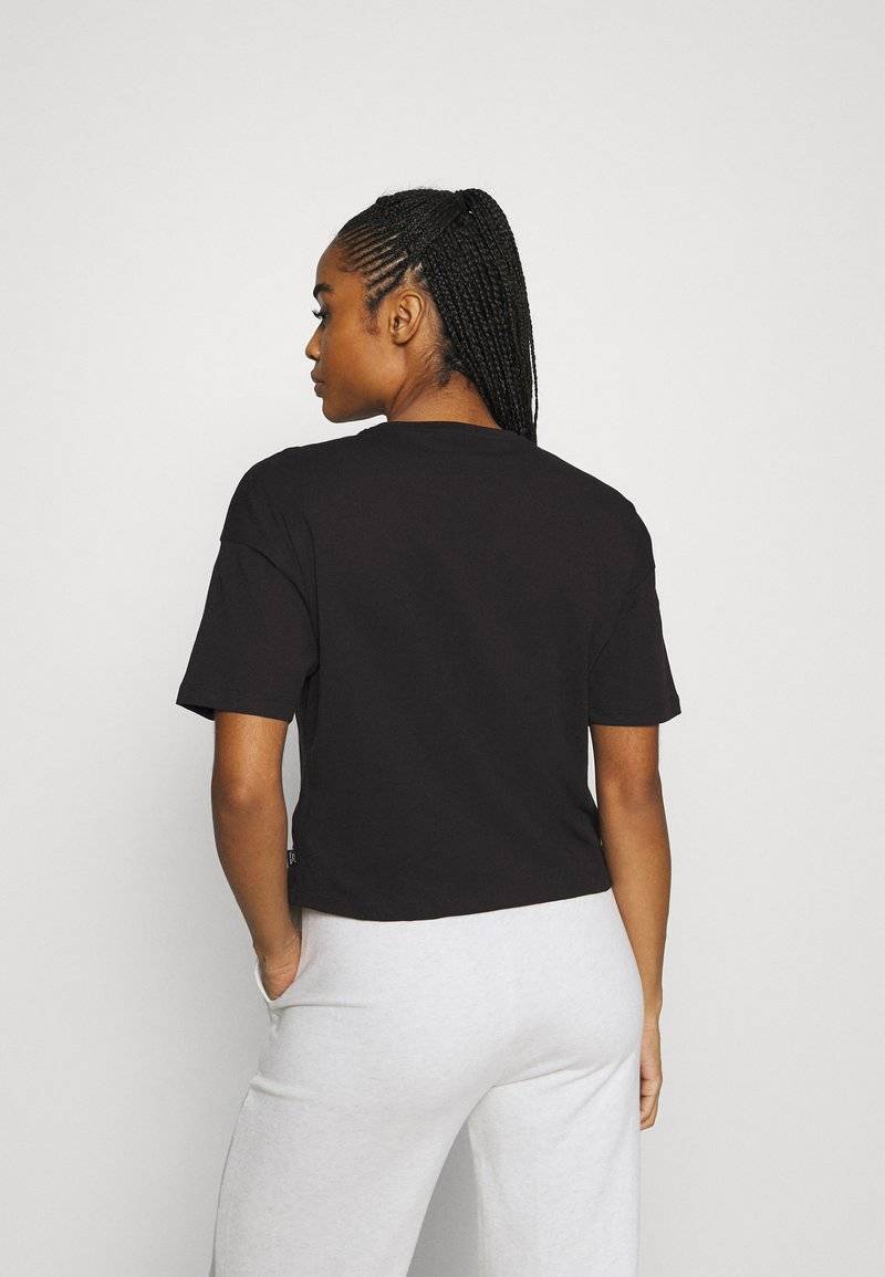 Puma Puma CROPPED LOGO TEE - Print T-shirt - puma black Lagerräumung