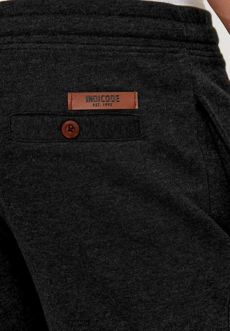 INDICODE JEANS INDICODE JEANS ALDRICH - Shorts - black mix Saisonale Angebote