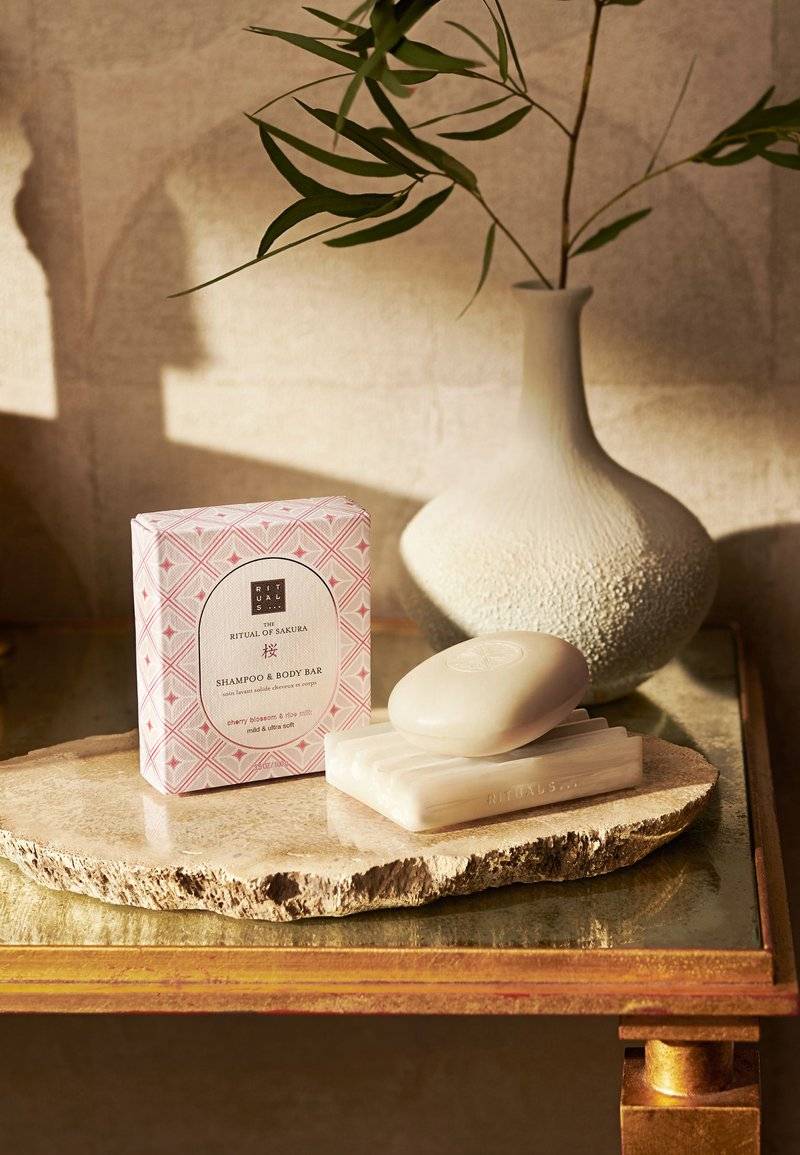 Rituals Rituals THE RITUAL OF SAKURA SHAMPOO & BODY BAR - Soap bar 50% Rabatt für begrenzte Zeit